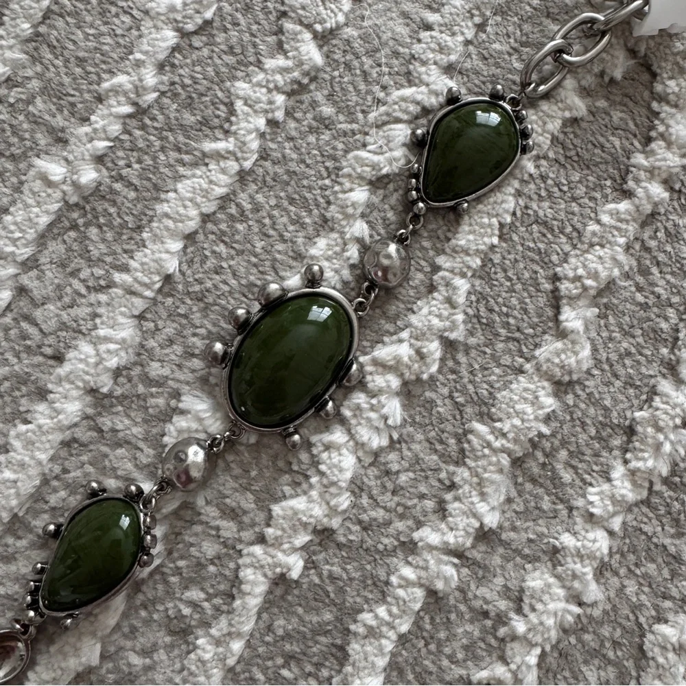 House of Harlow chain green stone belt